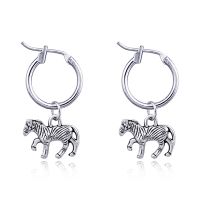 Européen Et Américain De Mode Animaux Boucles D'oreilles Rétro Mignon Poney Pendentif Earclip Boucles D'oreilles Femelle  Vente Chaude main image 6