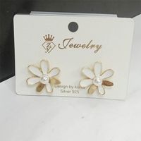 Korean New Fashion 925 Silver Pin French High-grade Earrings Daisy Petal Pearl  Earrings Wholesale Nihaojewelry main image 6