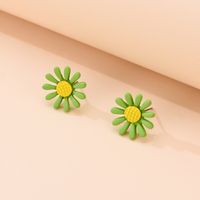 Personality Mori Sunflower Daisy Earrings Small Flower Petals Sweet Temperament Korean Wild Earrings Wholesale Nihaojewelry main image 3