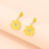 Frühling Und Sommer Beliebte Frische Accessoires 925 Silber Nadel Legierung Tropf Öl Gänseblümchen Ohrringe Frauen Fabrik Direkt Vertrieb main image 3