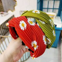 South Korea's Best Selling Small Daisy Cross Hair Band Super Fairy Japanese And Korean Fabric Hairpin High-end Satin Fold Pressure Hair Band Wholesale Nihaojewelry main image 4