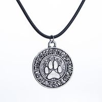 Cat Paw Print Necklace Viking Animal Dog Paw Print Retro Circle Pendant Necklace Clavicle Chain Wholesale Nihaojewelry main image 1