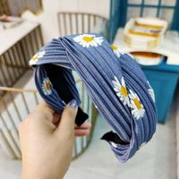 South Korea's Best Selling Small Daisy Cross Hair Band Super Fairy Japanese And Korean Fabric Hairpin High-end Satin Fold Pressure Hair Band Wholesale Nihaojewelry sku image 4