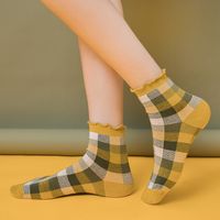 Primavera Y Verano Nuevos Calcetines De Mujer Algodón A Cuadros Coreanos Orejas De Madera Calcetines De Tubo Medio Estilo Británico A Cuadros Mujeres Al Por Mayor Nihaojewelry main image 5