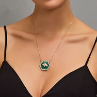 New Alloy Diamond Bee Necklace Hexagon Geometric Necklace Emerald Gemstone Clavicle Chain Wholesale Nihaojewelry main image 6