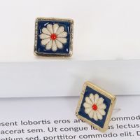 Fashion And Elegant Square Alloy Drop Oil Small Daisy Earrings Ear Jewelry Wholesale Nihaojewelry main image 4