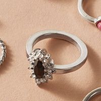 2020  Neue Legierung V-förmige Offene Drehung Ring 8-teiliges Set Glänzender Diamant Blumen Ring main image 4