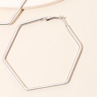 Nouvelle Mode Exagérée Mode Rétro Hexagonale Simple Triangle Boucles D&#39;oreilles En Métal En Forme De Coeur En Gros Nihaojewelry main image 4