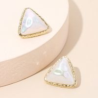 Pendientes Triangulares Geométricos Simples Pendientes De Perlas Coreanas Nihaojewelry Al Por Mayor main image 3