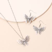 Fashion Golden Clavicle Chain Exquisite Three-dimensional Butterfly Earrings Titanium Steel Necklace Set Wholesale Nihaojewelry main image 3