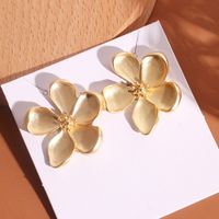 Fashion Three-dimensional Ear Accessories Golden Flower Earrings Matte Metal Fashion Petal Earrings Alloy Earrings Nihaojewelry main image 4