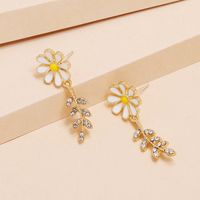 Simple And Small New Daisy Flower Korean Fashion Diamond Sun Flower Earrings main image 1
