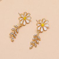 Simple And Small New Daisy Flower Korean Fashion Diamond Sun Flower Earrings main image 3
