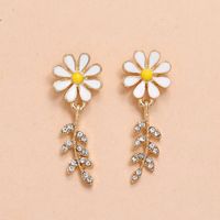 Simple And Small New Daisy Flower Korean Fashion Diamond Sun Flower Earrings sku image 1