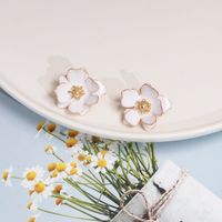 Hot Selling Simple Small Drop Oil Petals Pearl Flower Earrings For Women Nihaojewelry main image 5