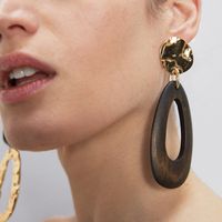 New Retro Drop-shaped Alloy Wood Earrings Exaggerated Long Earrings Wholesale Nihaojewelry main image 3
