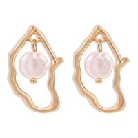 Fashion Irregular Pearl Earrings Wholesale Women's Geometric Stud Earrings Nihaojewelry main image 6
