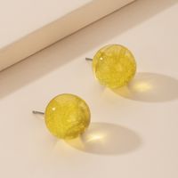 Korea's Exquisite Niche Retro Resin Small Sweet And Versatile Golden Round Earrings main image 3