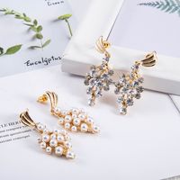 New Fashion Grape Pearl Diamond Simple Alloy Earrings For Women main image 3
