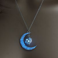 Fashion Hot Sale Moon Represents My Heart Luminous Necklace Heart Pendant Wholesale Nihaojewelry main image 4