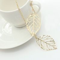 Collier Pendentif Feuille Deux Grandes Feuilles D&#39;arbre Creux Coloré En Métal De Mode main image 3