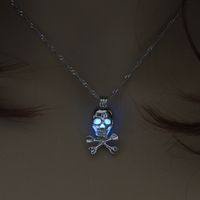 Hot-selling Luminous Openable Skull Pendant Halloween Luminous Necklace Wholesale Nihaojewelry sku image 1