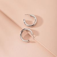 New Fashion Metal C-shaped Large Circle Women's Retro Alloy Earrings main image 3