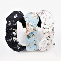 The New Spring And Summer Retro Knotted Flower Thin Section Fabric Cross Headband Wholesale main image 1