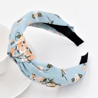 The New Spring And Summer Retro Knotted Flower Thin Section Fabric Cross Headband Wholesale main image 3