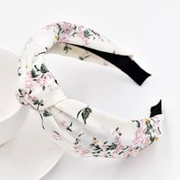 The New Spring And Summer Retro Knotted Flower Thin Section Fabric Cross Headband Wholesale main image 4