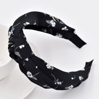 The New Spring And Summer Retro Knotted Flower Thin Section Fabric Cross Headband Wholesale main image 5