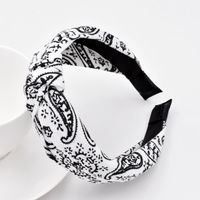 New Knitted Retro Baroque Cashew Flower Headband Ethnic Style Cross Headband Hair Accessories sku image 1