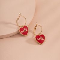 Mode Coréenne Lettre D'amour Rouge Doux Boucles D'oreilles En Alliage De Femmes Simples En Gros main image 3
