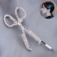 Mode Coréenne Et Fille Douce Portant Une Pince À Cheveux Latérale Ciseaux Sertis De Diamants main image 3