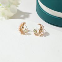 New Baroque Small Fresh Pearl Sun Sweet Simple Moon Face Alloy Earrings For Women main image 4