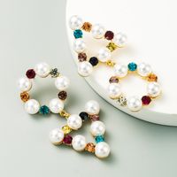 Modefarbe Mehrschichtige Legierung Eingelegte Strasssteine Eingelegte Perle Geometrische Lange Ohrringe Großhandel main image 4