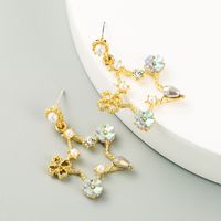 Korea's Exquisite Star S925 Silver Needle Alloy Inlaid Pearl Flower Earrings Wholesale main image 4