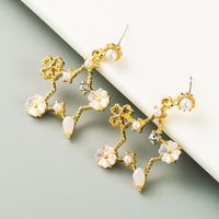 Korea's Exquisite Star S925 Silver Needle Alloy Inlaid Pearl Flower Earrings Wholesale main image 5