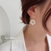 Korea S925 Silver Needle Four-leaf Petal Shell Flower Asymmetric Heart Shaped Wild Alloy Earrings main image 5