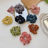 Korean Large Intestine Pearl Fashion Simple Intestine Head Scrunchies Elastic Horsetail Rubber Band Head Wholesale main image 5