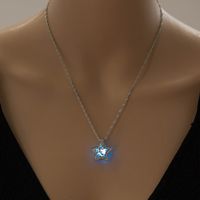 Mode Nouveaux Bijoux Cinq Branches Étoile Ange Diamant Pendentif Collier En Alliage Lumineux main image 4