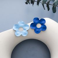 New Hit Color Geometric Flower Haze Blue Small Daisy Flower Alloy Earrings For Women main image 4