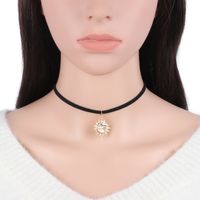 Modische Neue Sun Moon Star Mehrschichtige Choker Collar Minimalist Halskette Set Für Frauen main image 3