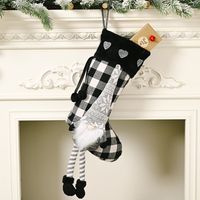 Haobei Christmas Supplies Red Love Fluff Hanging Leg Plaid Christmas Stockings Creative Decorative Socks Gift Socks For The Elderly sku image 2
