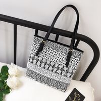Large-capacity Lace Canvas New Wave One-shoulder Portable Tote Bag Wholesale main image 3