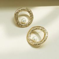 Hot Selling Popular Metal Texture Pearl Earrings Wholesale main image 4