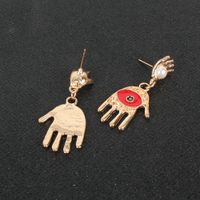 Retro Alloy Inlaid Pearl Red Eyes Palm Fashion Earrings Wholesale main image 3