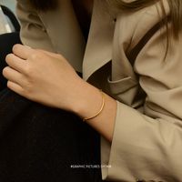 Niche Nouvelle Mode Simple Bracelet En Acier Au Titane Plaqué En Forme De Coeur 18k Pour Les Femmes main image 5