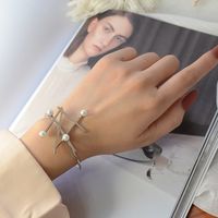 Retro Übertrieben Perle Unregelmäßig Öffnen Armband Titan Stahl Plattiert Großhandel sku image 3