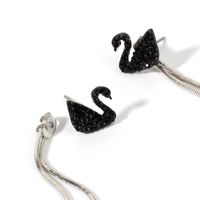 Coréen Noir Cygne Plein Diamant Noir Cygne Mode Longues Boucles D&#39;oreilles Pompon Pour Femmes main image 4